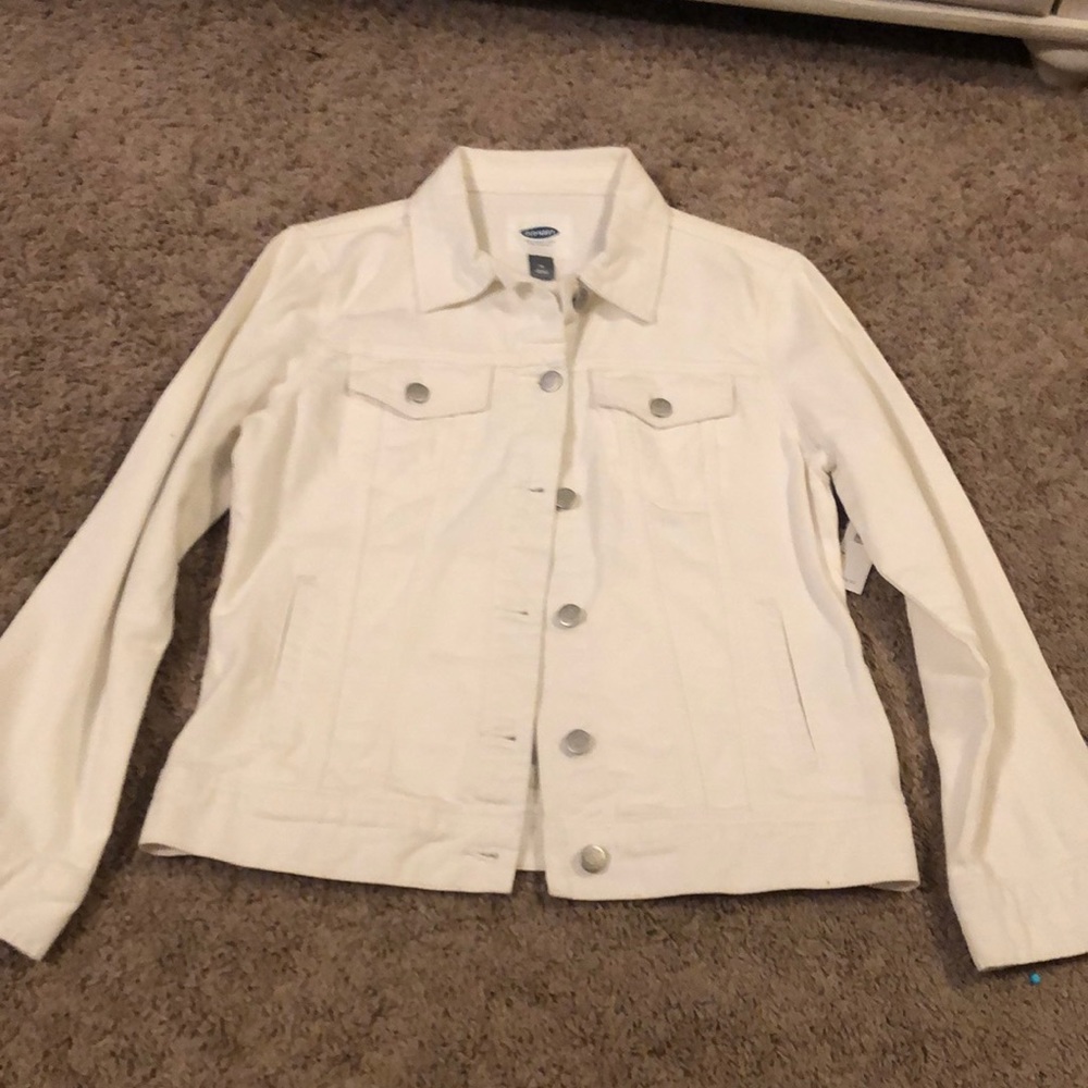 White Old Navy jean jacket. size M